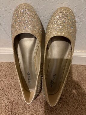 Hot Cakes Gold Glitter Crystal Embellished Flats size 7.5